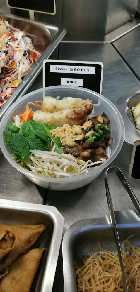 Bo Bun Avec Nems Et Du Boeuf