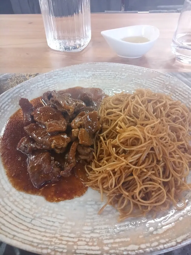 Porc Caramel Et Nouilles Sautées